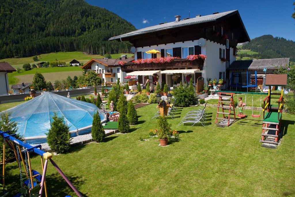 Familiengaestehaus Ingrid Sankt Martin am Tennengebirge Dış mekan fotoğraf